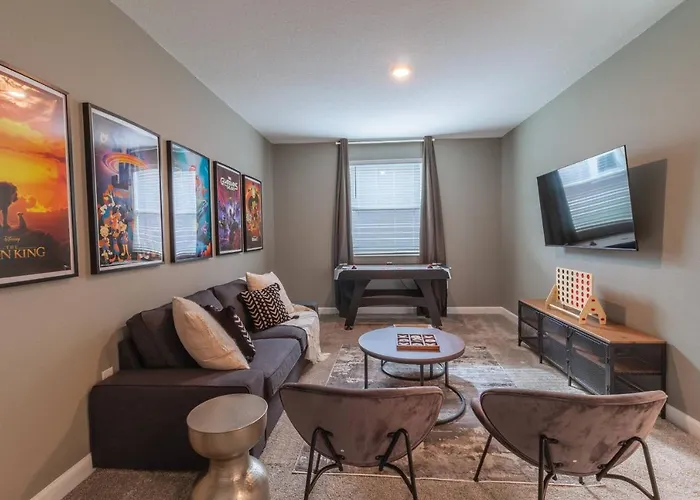 Gorgeous 6-Bedroom House With Private Pool