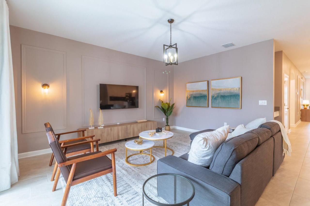Gorgeous 6-bedroom House With Private Pool Hébergement de vacances