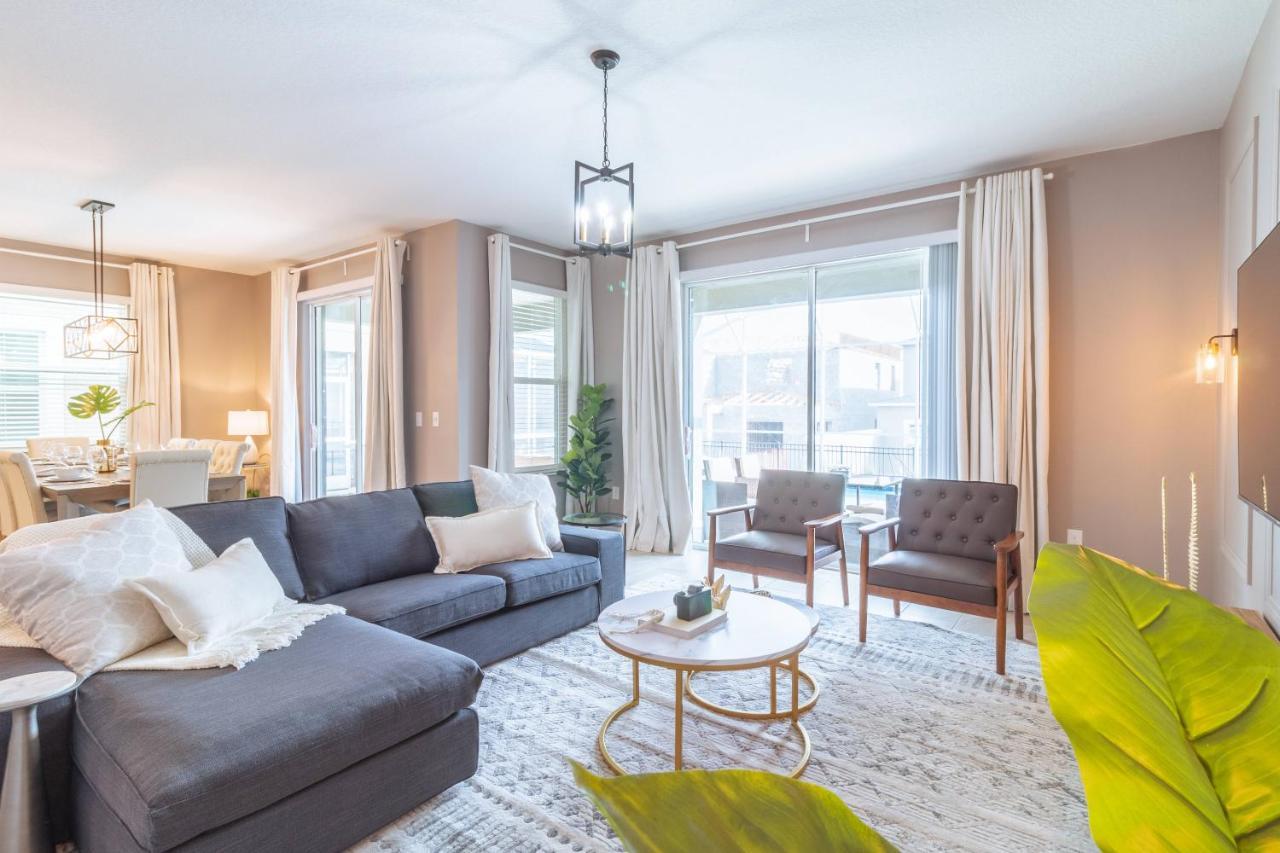 Gorgeous 6-bedroom House With Private Pool Hébergement de vacances *