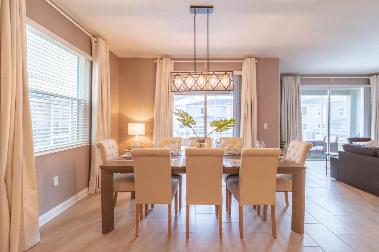 Hébergement de vacances Gorgeous 6-bedroom House With Private Pool *