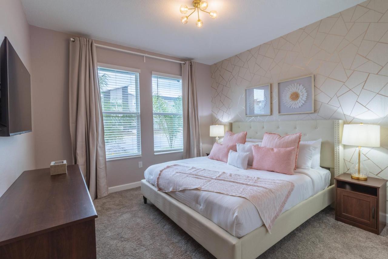Hébergement de vacances Gorgeous 6-bedroom House With Private Pool *